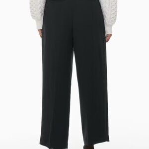 Aritzia Effortless Cropped Pant Cropped Pant - Black - Size 2